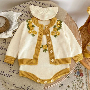 Осень-зима, комплект вязаной одежды для новорожденных девочек, Кардиган с цветочной вышивкой + комбинезон, вязаная одежда для младенцев, костюм