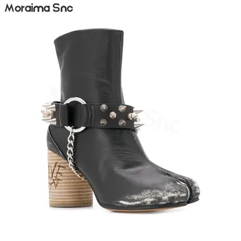 Короткие сапоги с пряжкой на ремне и цепочке с раздельным носком, черные персонализированные ботинки на круглом каблуке в стиле ретро, повседневные модные женские ботинки большого размера 0