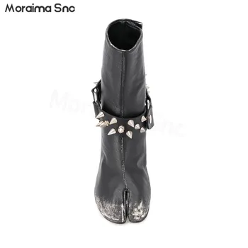 Короткие сапоги с пряжкой на ремне и цепочке с раздельным носком, черные персонализированные ботинки на круглом каблуке в стиле ретро, повседневные модные женские ботинки большого размера 2