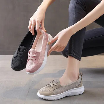 2024 Женские модные вулканизированные кроссовки на платформе, однотонные женские туфли на плоской подошве, повседневные дышащие женские кроссовки для ходьбы на танкетке